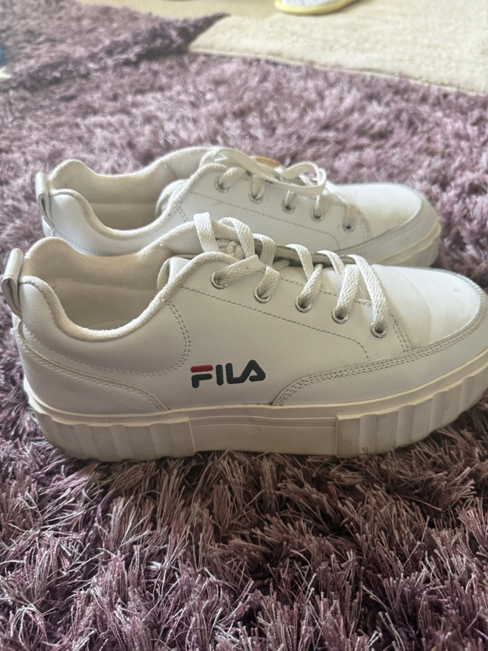 FILA White Low-Top Platform Sneakers with Red & Blue Logo | size 8.5